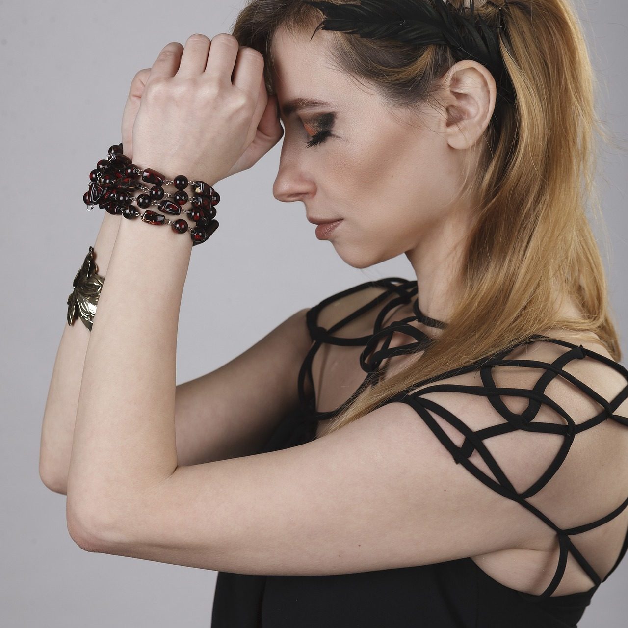 shackles-4857481_1920 shackles-4857481_1920
